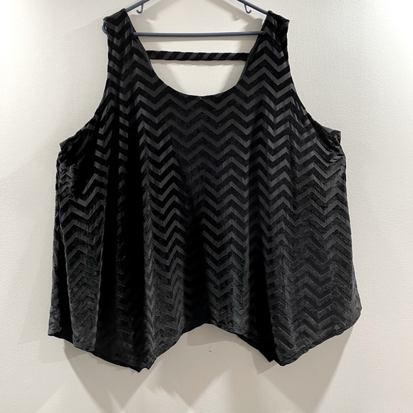 Lane Bryant black tank top in a women’s 26/28 - Picture 1 of 3